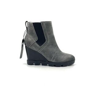 Sorel Gray Distressed Joan Of Arctic Wedge III Chelsea Boots Size 7
